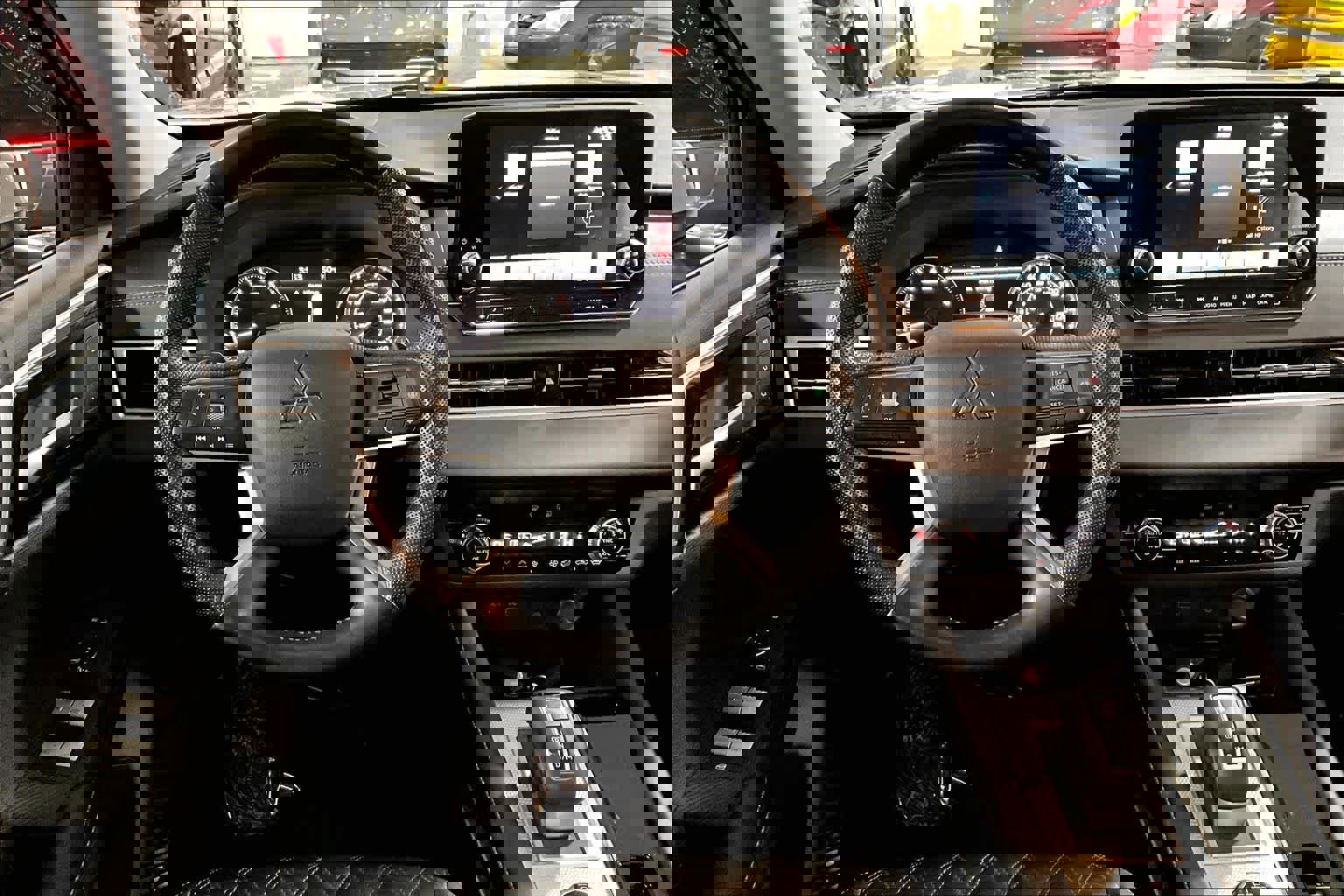 Used 2022 Mitsubishi Outlander SEL image 5