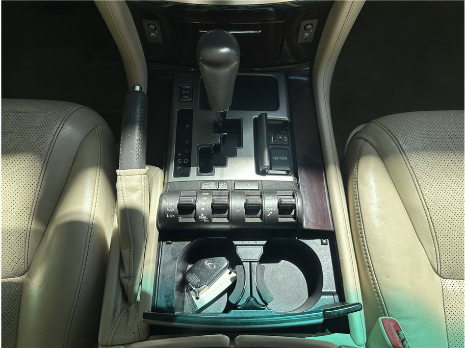 Used 2013 Lexus LX 570 4WD w/ Luxury Pkg image 26