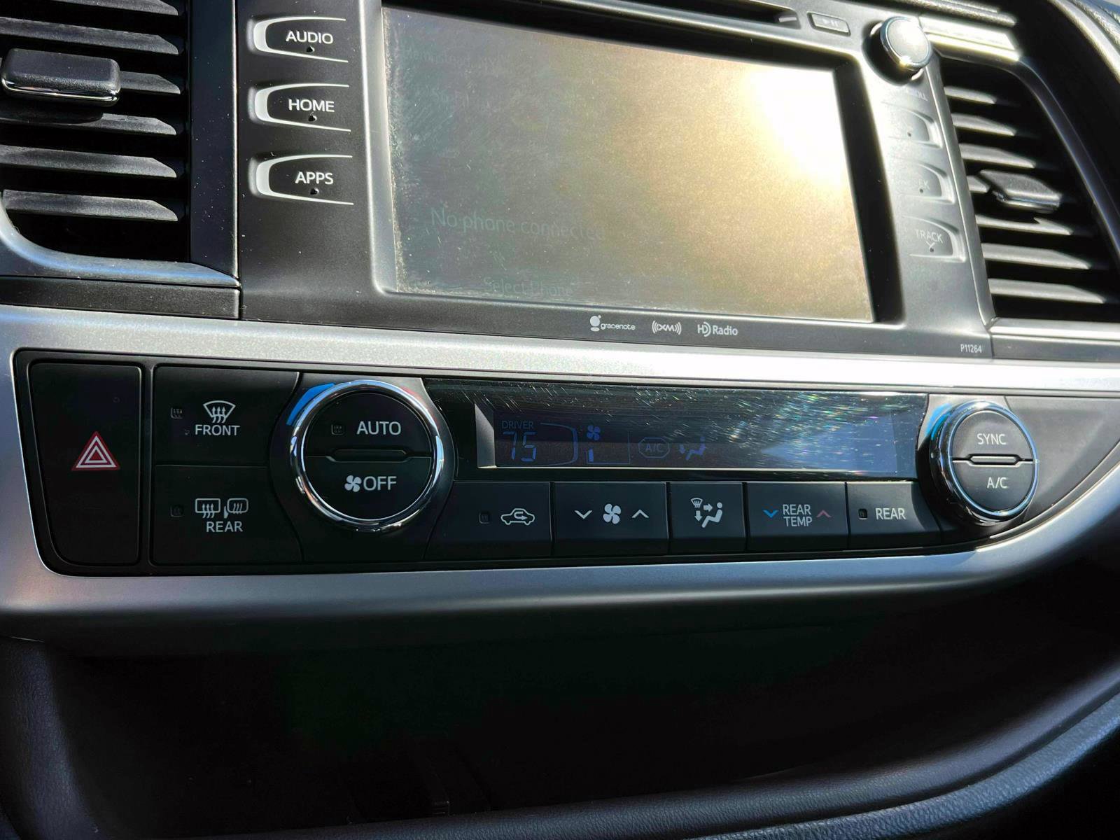 Used 2016 Toyota Highlander Plus AWD/4WD image 28