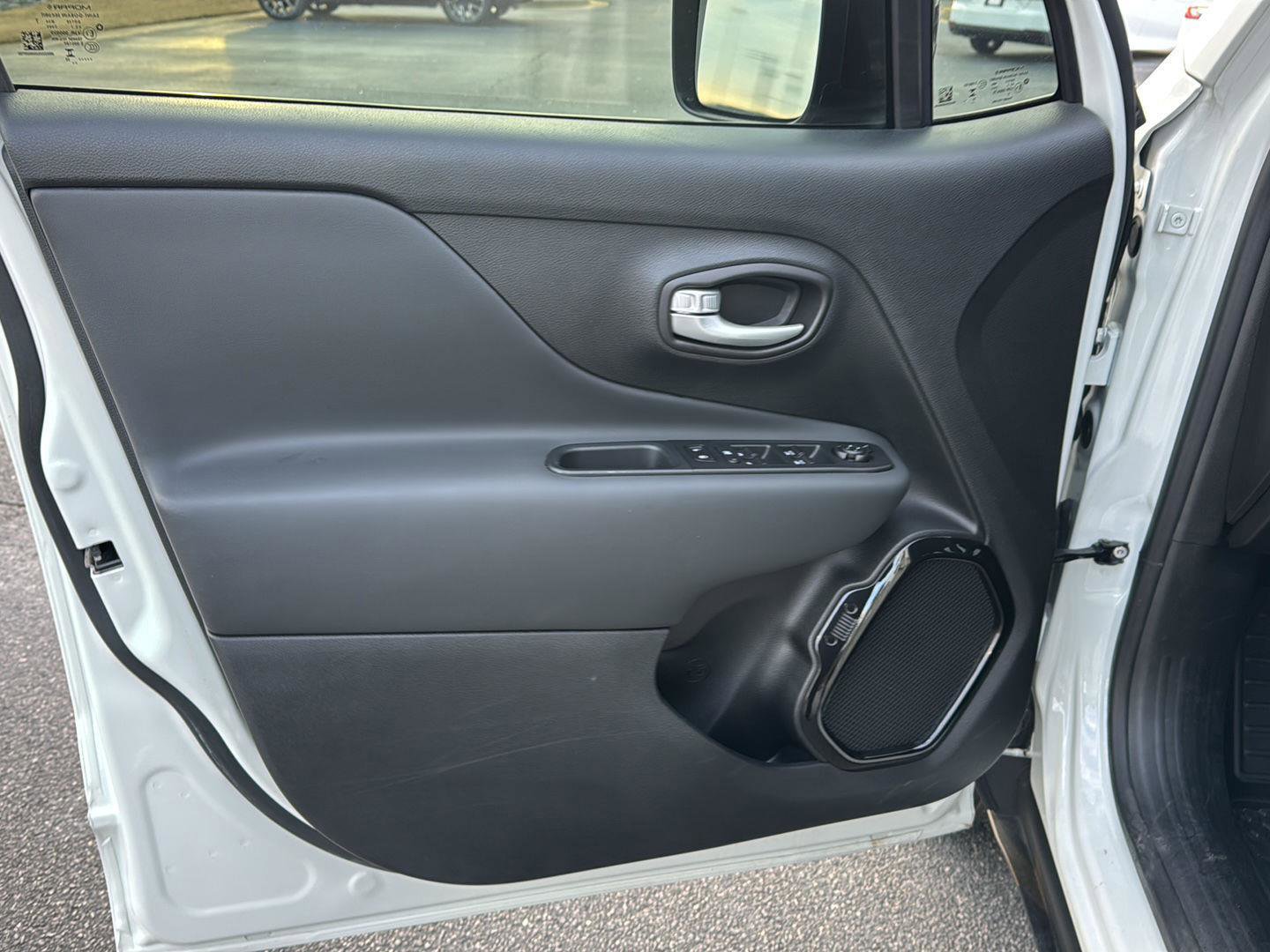 Used 2023 Jeep Renegade Altitude image 14