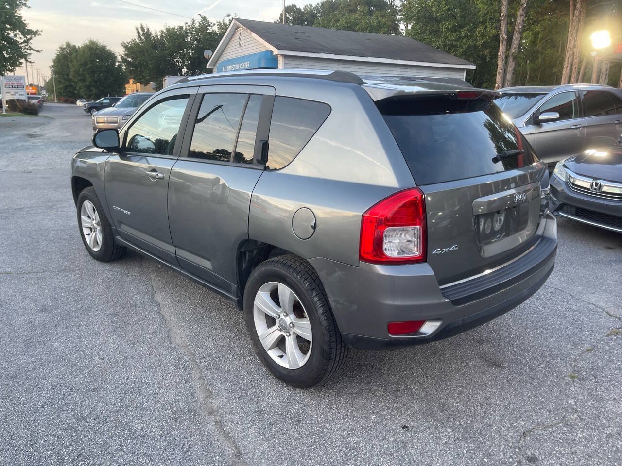 Used 2013 Jeep Compass Latitude AWD/4WD image 6