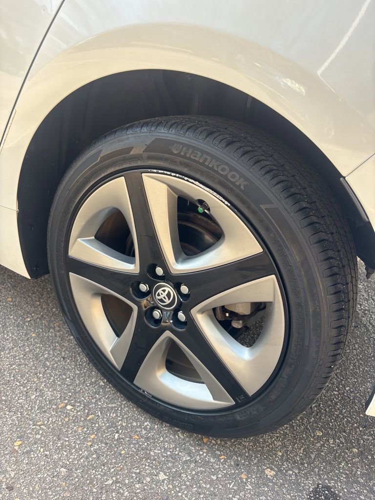 Used 2019 Toyota Prius XLE image 12