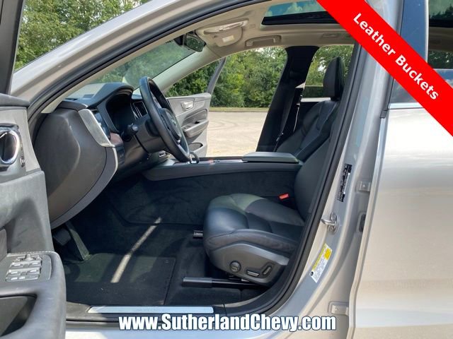 Used 2023 Volvo XC60 T8 Plus image 17