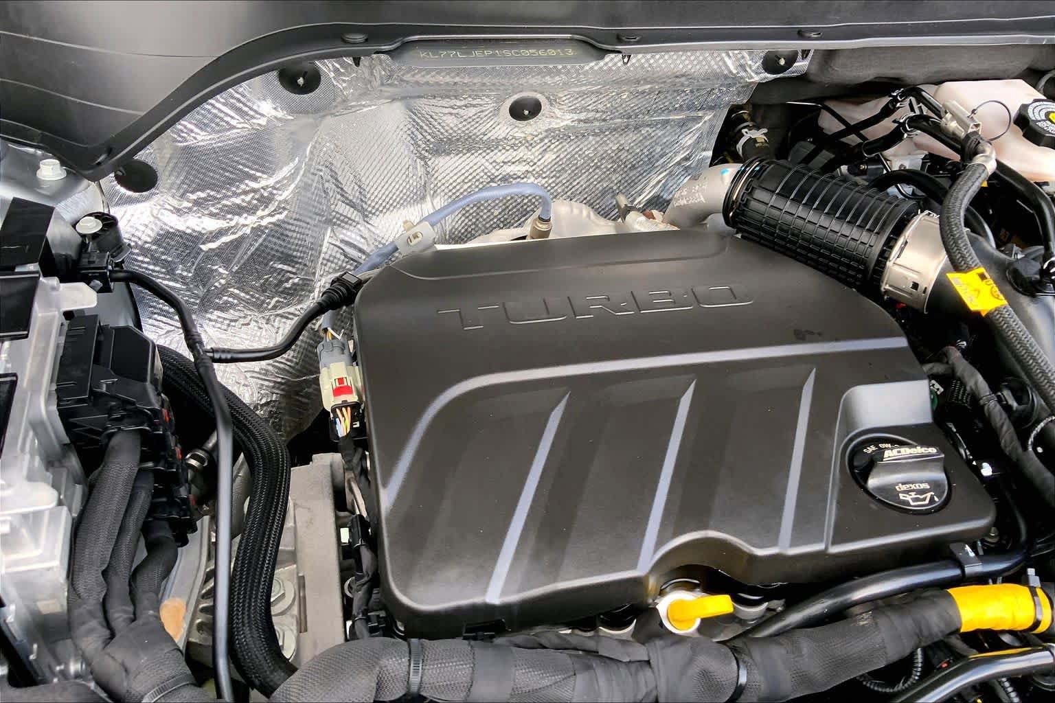 Used 2025 Chevrolet Trax RS w/ Sunroof Package FWD image 33