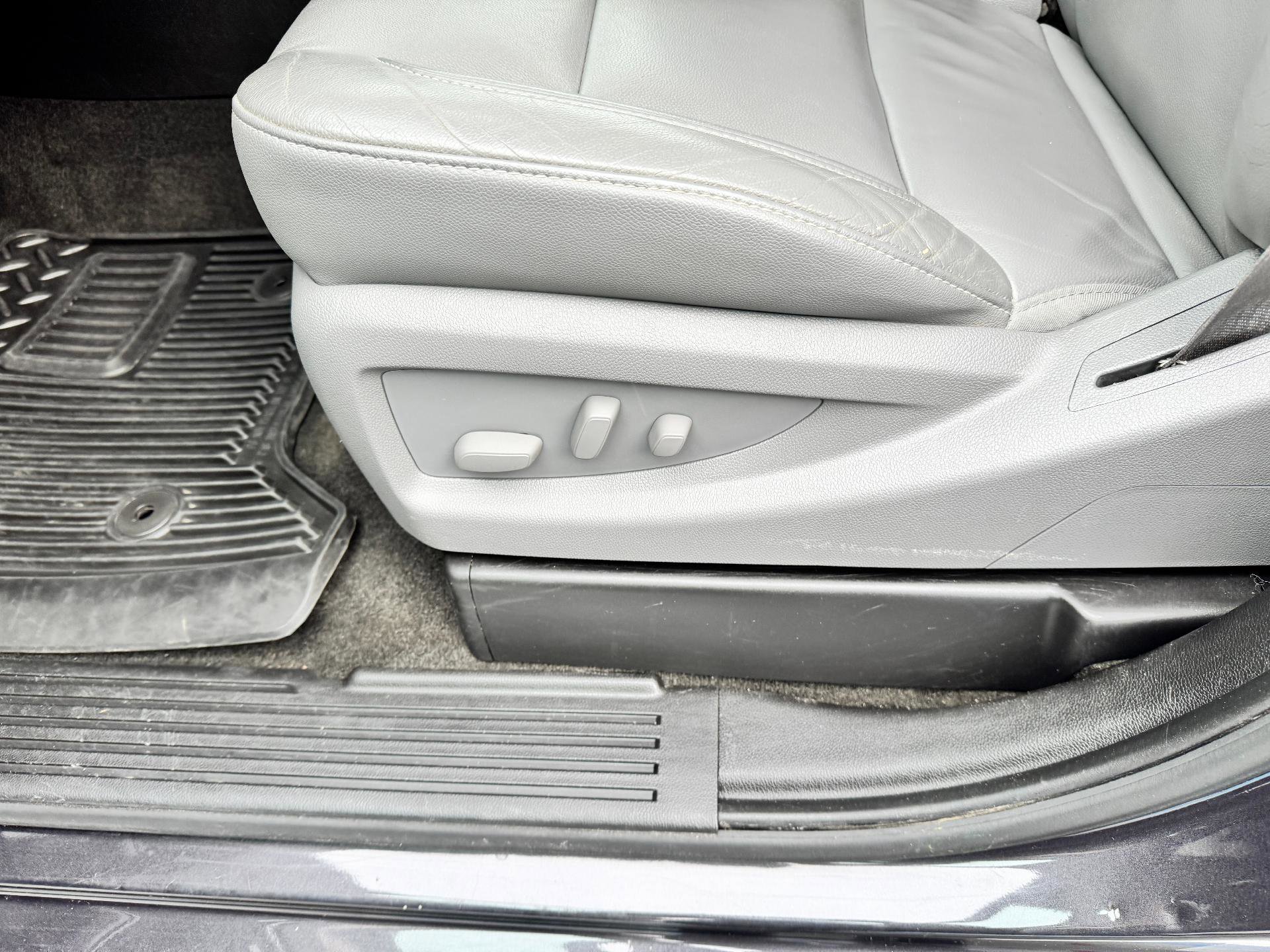 Used 2015 Chevrolet Silverado 2500 LTZ w/ LTZ Plus Package image 12