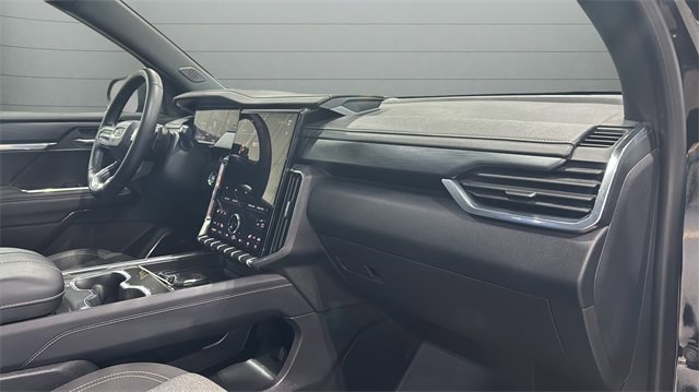 Used 2025 GMC Acadia Elevation image 35