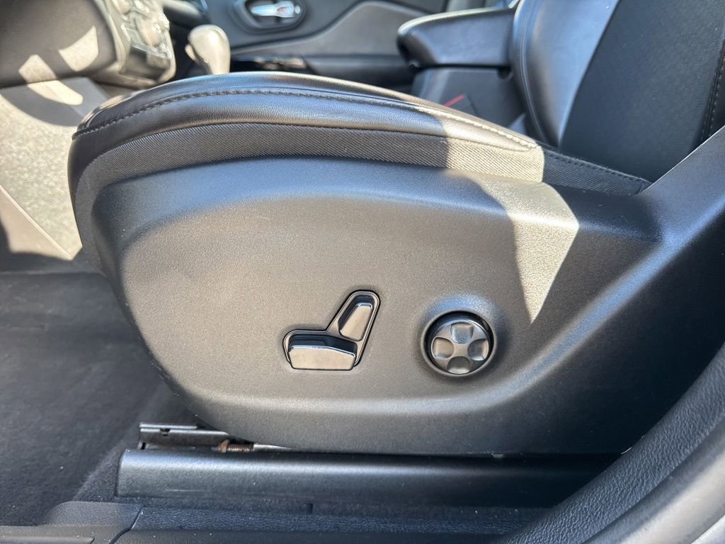 Used 2019 Jeep Cherokee Latitude Plus image 33