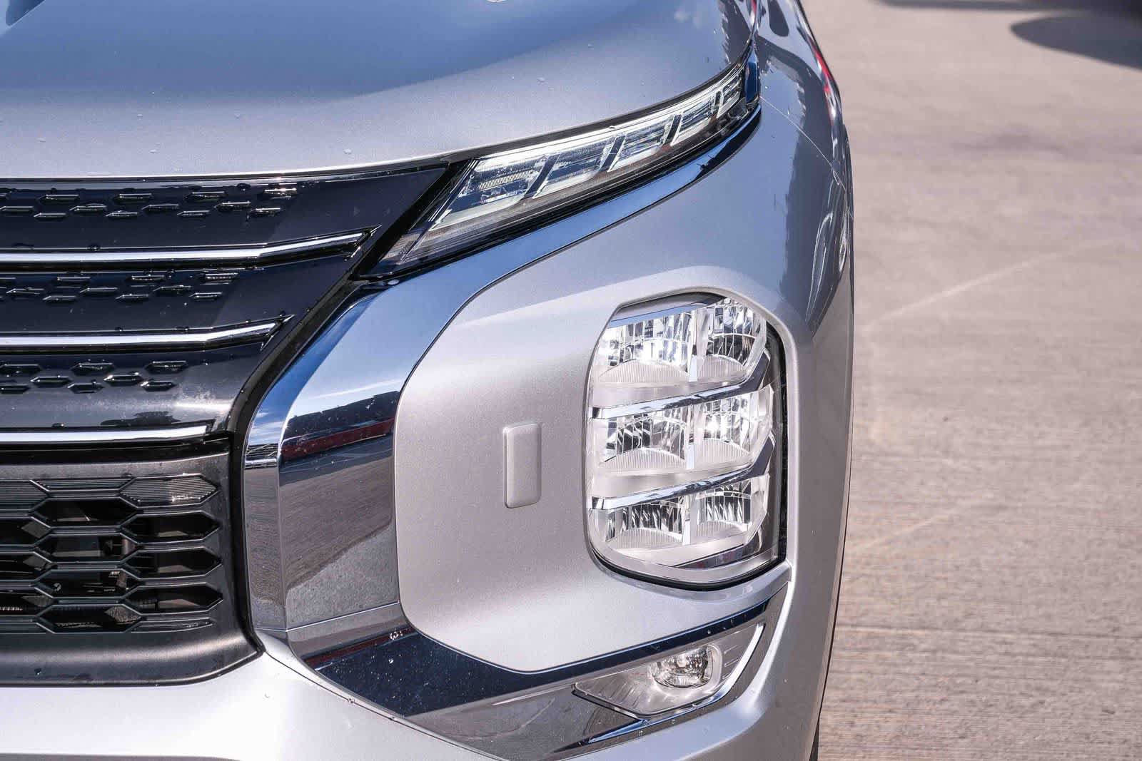 Used 2024 Mitsubishi Outlander SE AWD/4WD image 12