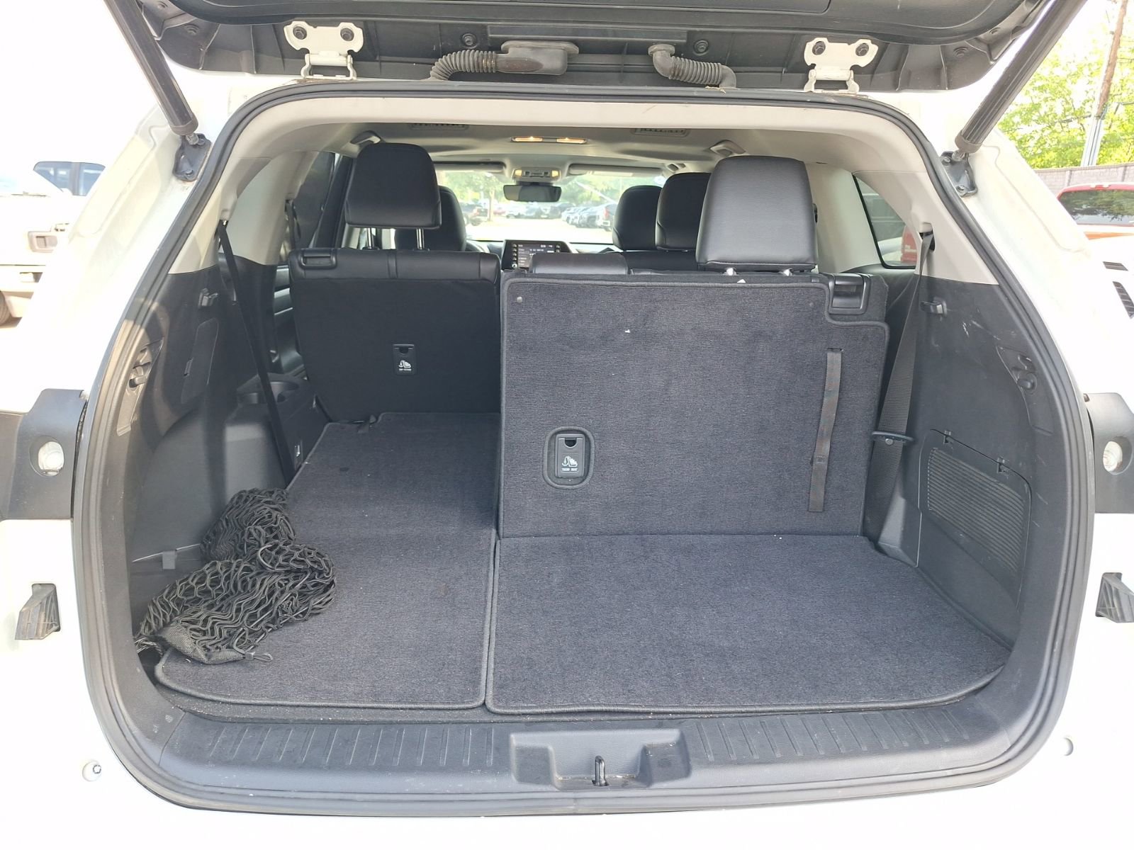 Used 2020 Toyota Highlander XLE FWD image 37