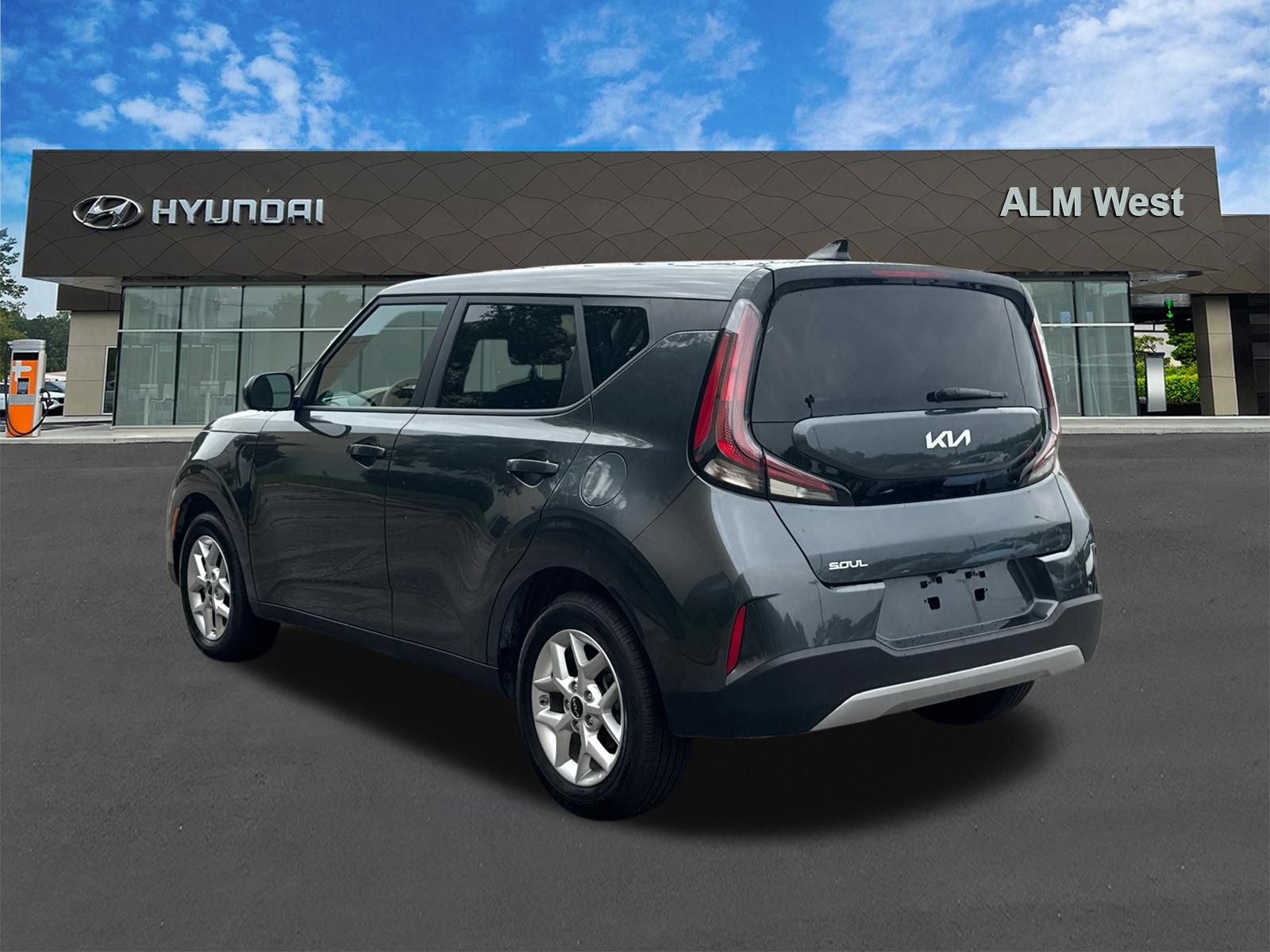 Used 2025 Kia Soul LX w/ LX Technology Package FWD image 7
