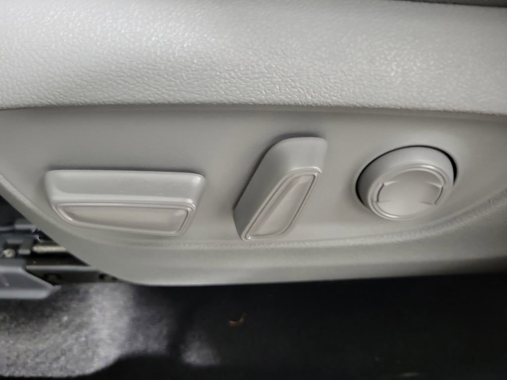 Used 2025 Toyota Highlander XLE AWD/4WD image 22