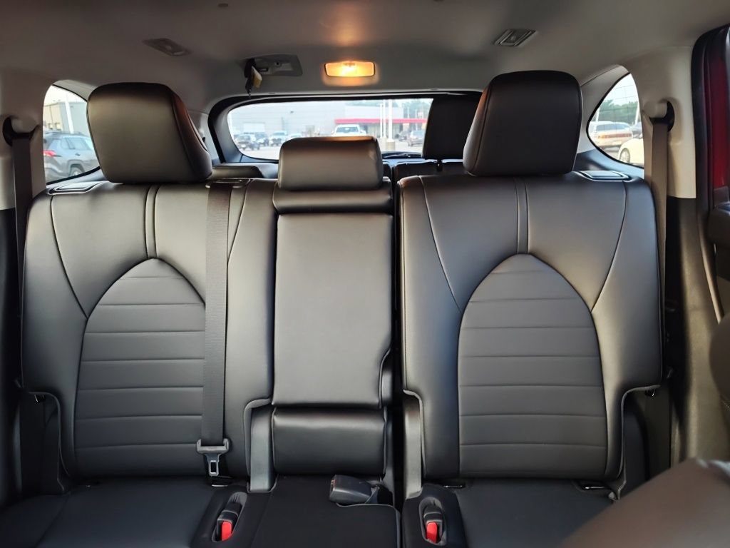 Used 2022 Toyota Highlander XLE AWD/4WD image 10