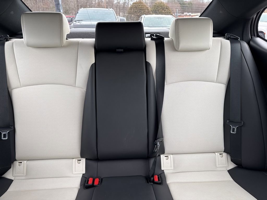 Used 2022 Lexus ES 300h F Sport image 12