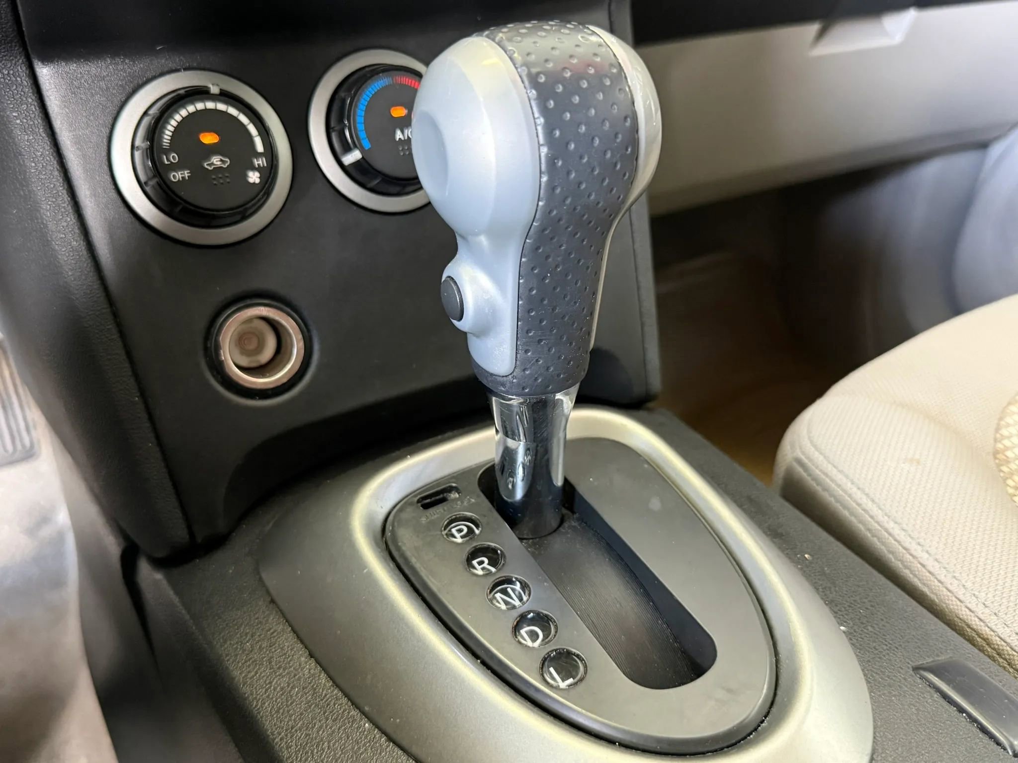 Used 2013 Nissan Rogue SV image 13