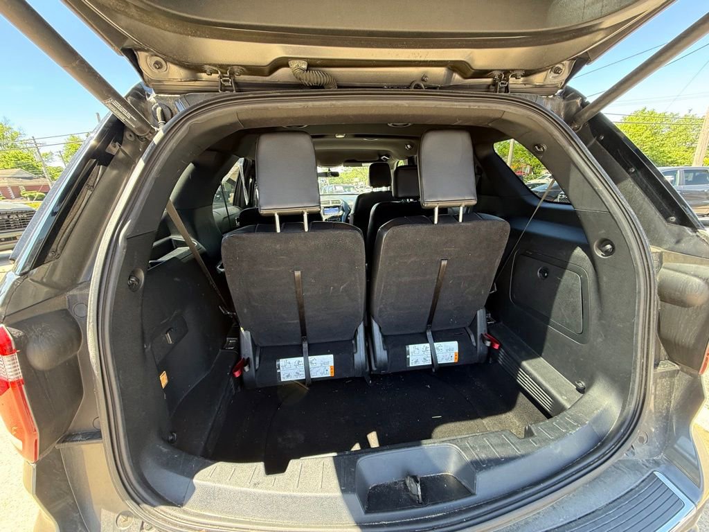 Used 2018 Ford Explorer XLT w/ Equipment Group 202A AWD/4WD image 27
