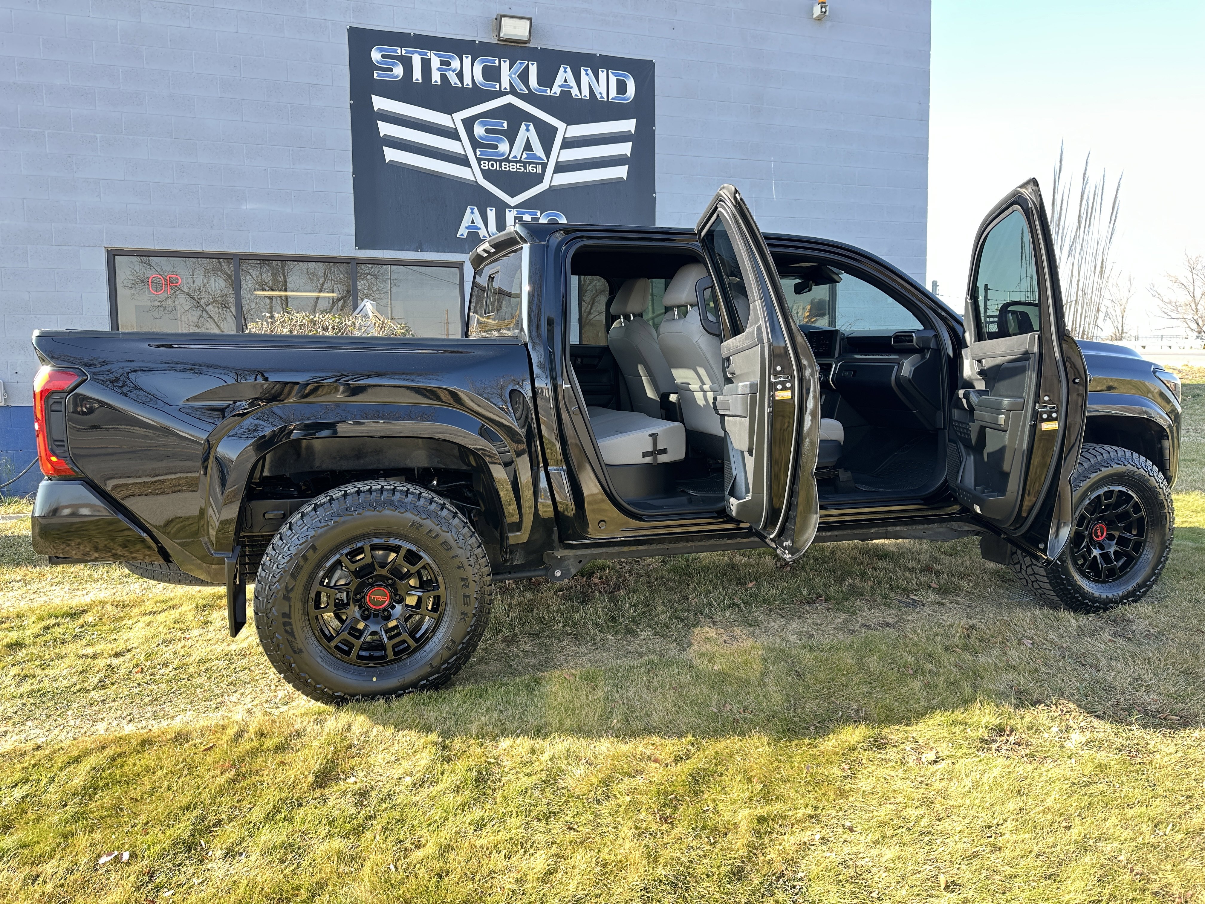 Used 2024 Toyota Tacoma SR5 AWD/4WD image 23