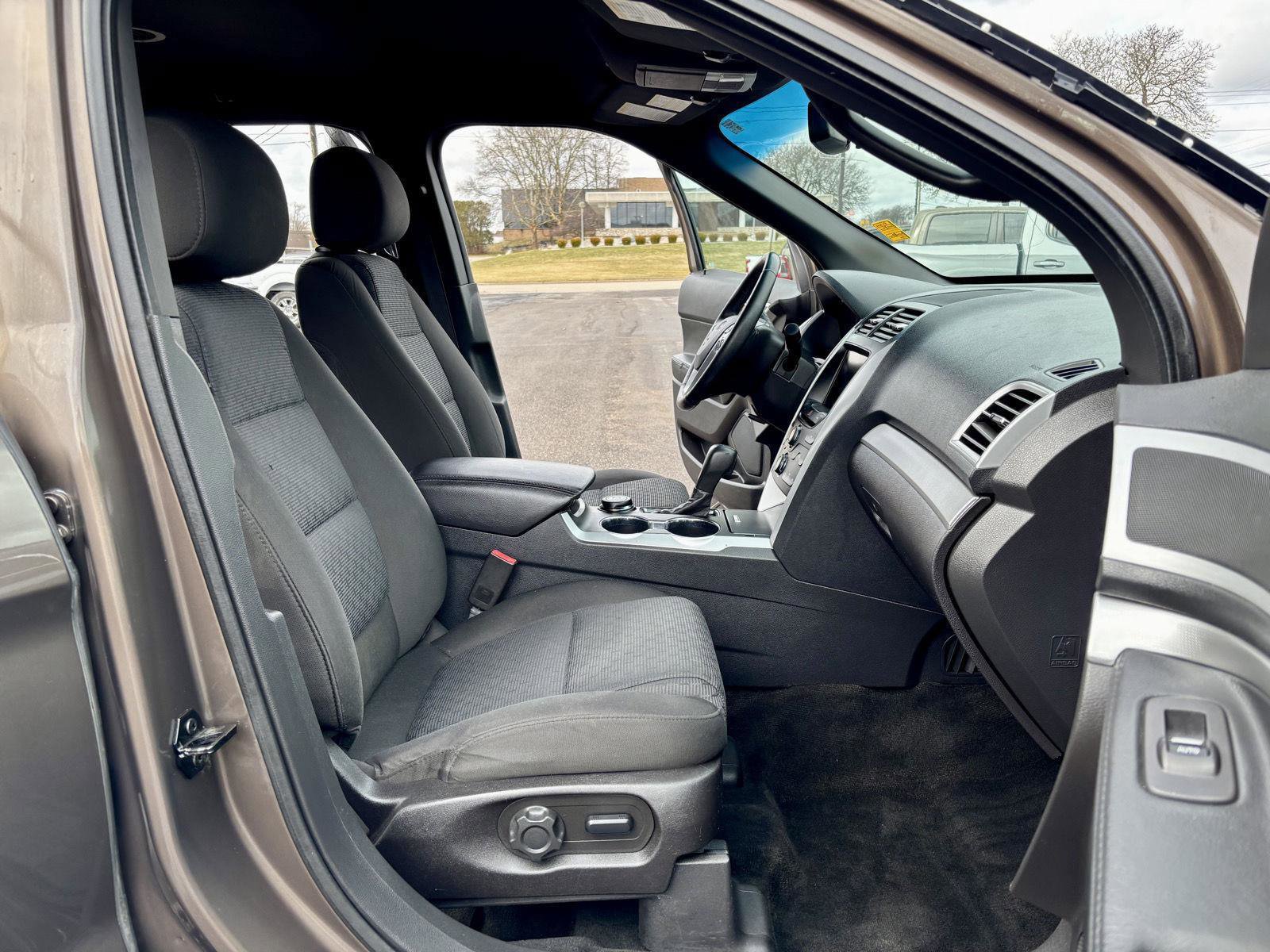 Used 2015 Ford Explorer XLT image 7
