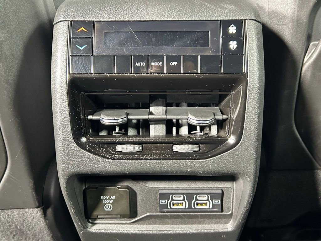 Used 2024 Jeep Grand Cherokee L Laredo image 18