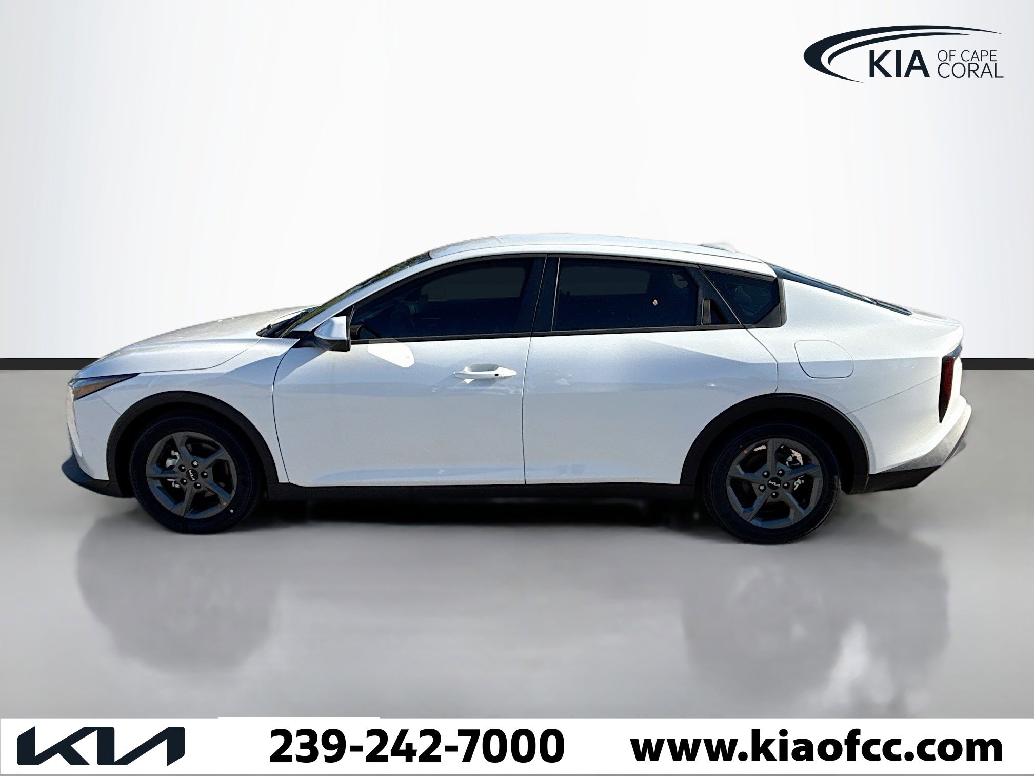 New 2025 Kia K4 LXS image 2