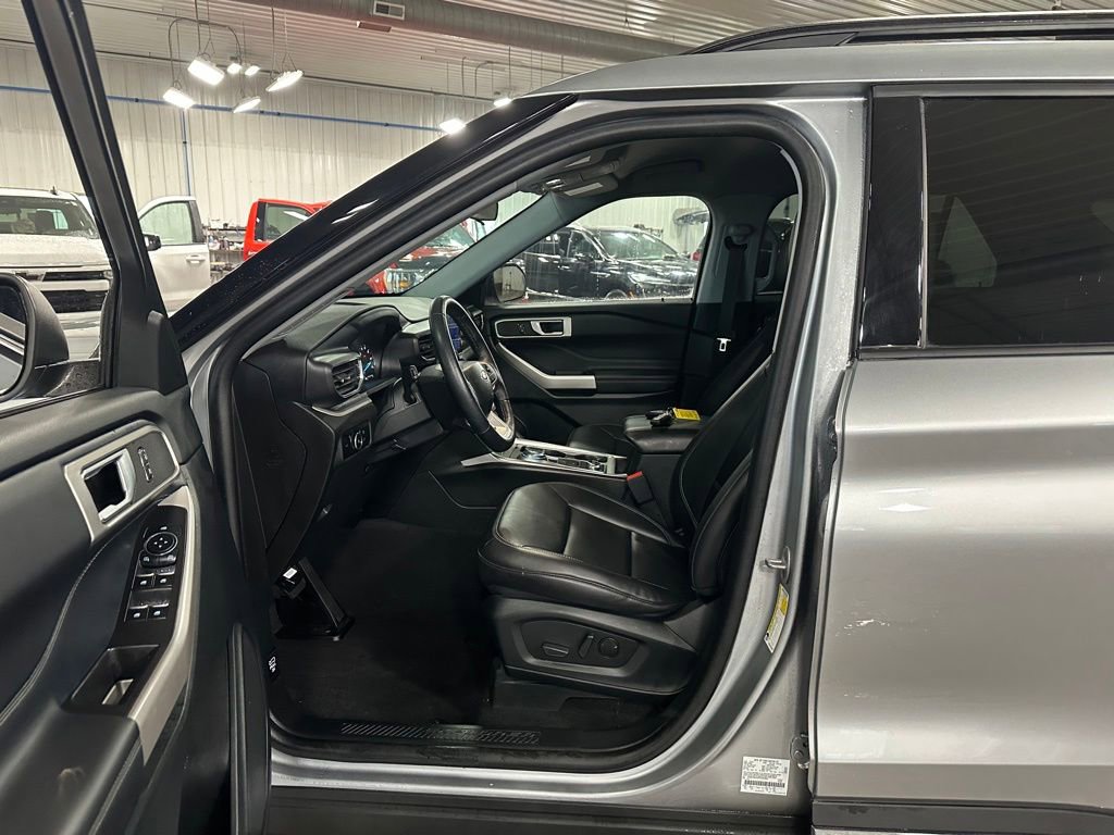 Used 2023 Ford Explorer XLT w/ Equipment Group 202A AWD/4WD image 10