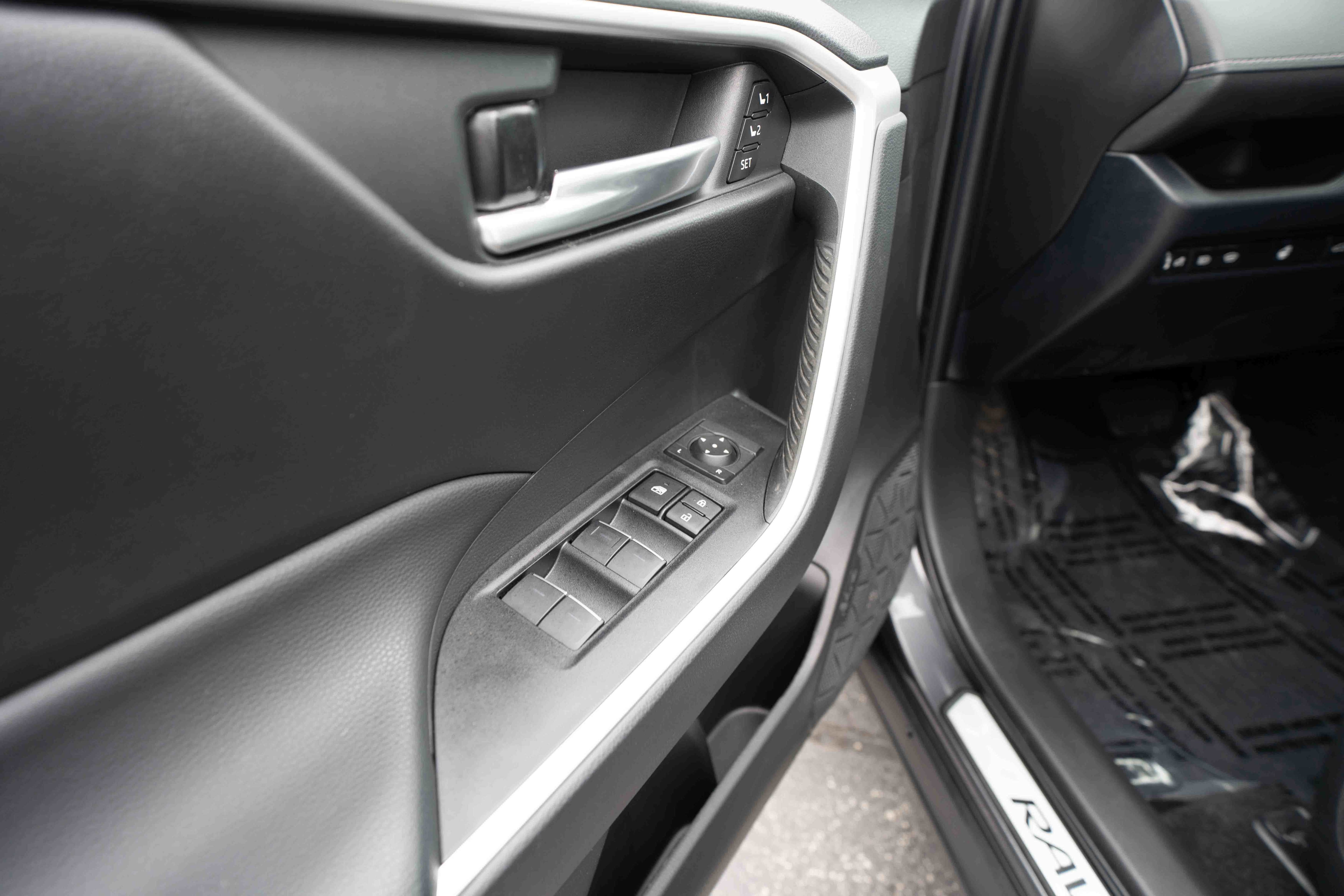 Used 2023 Toyota RAV4 XLE Premium AWD/4WD image 7