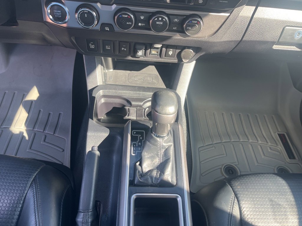 Used 2020 Toyota Tacoma Limited image 24