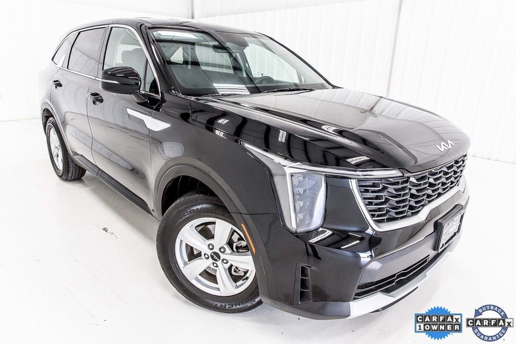 Used 2025 Kia Sorento LX image 9