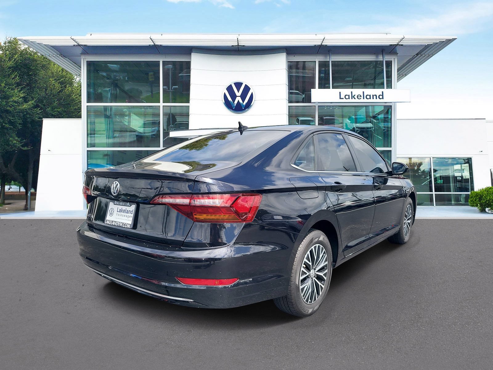 Used 2019 Volkswagen Jetta SEL w/ Cold Weather Package FWD image 3