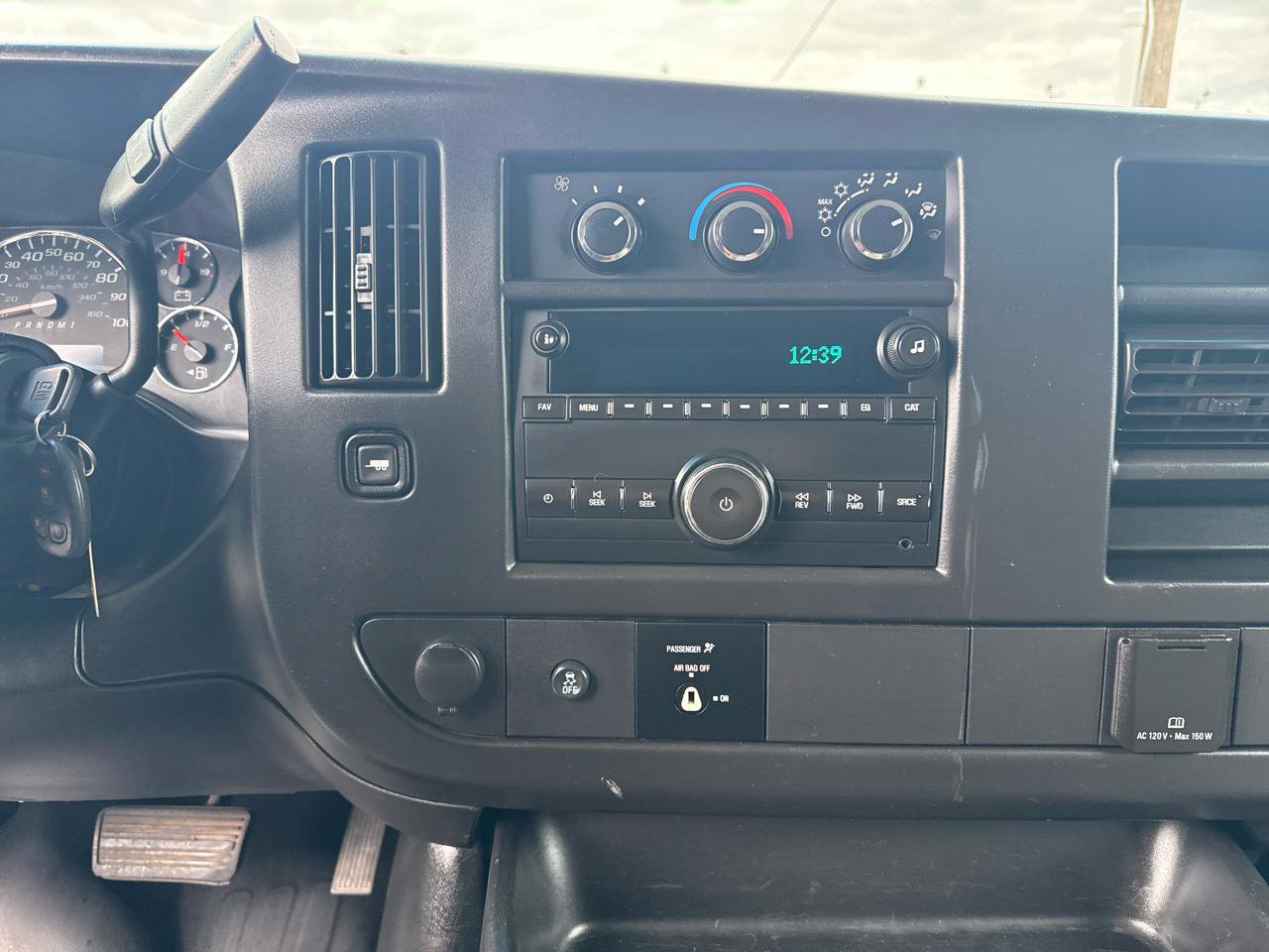 Used 2015 Chevrolet Express 2500 image 18