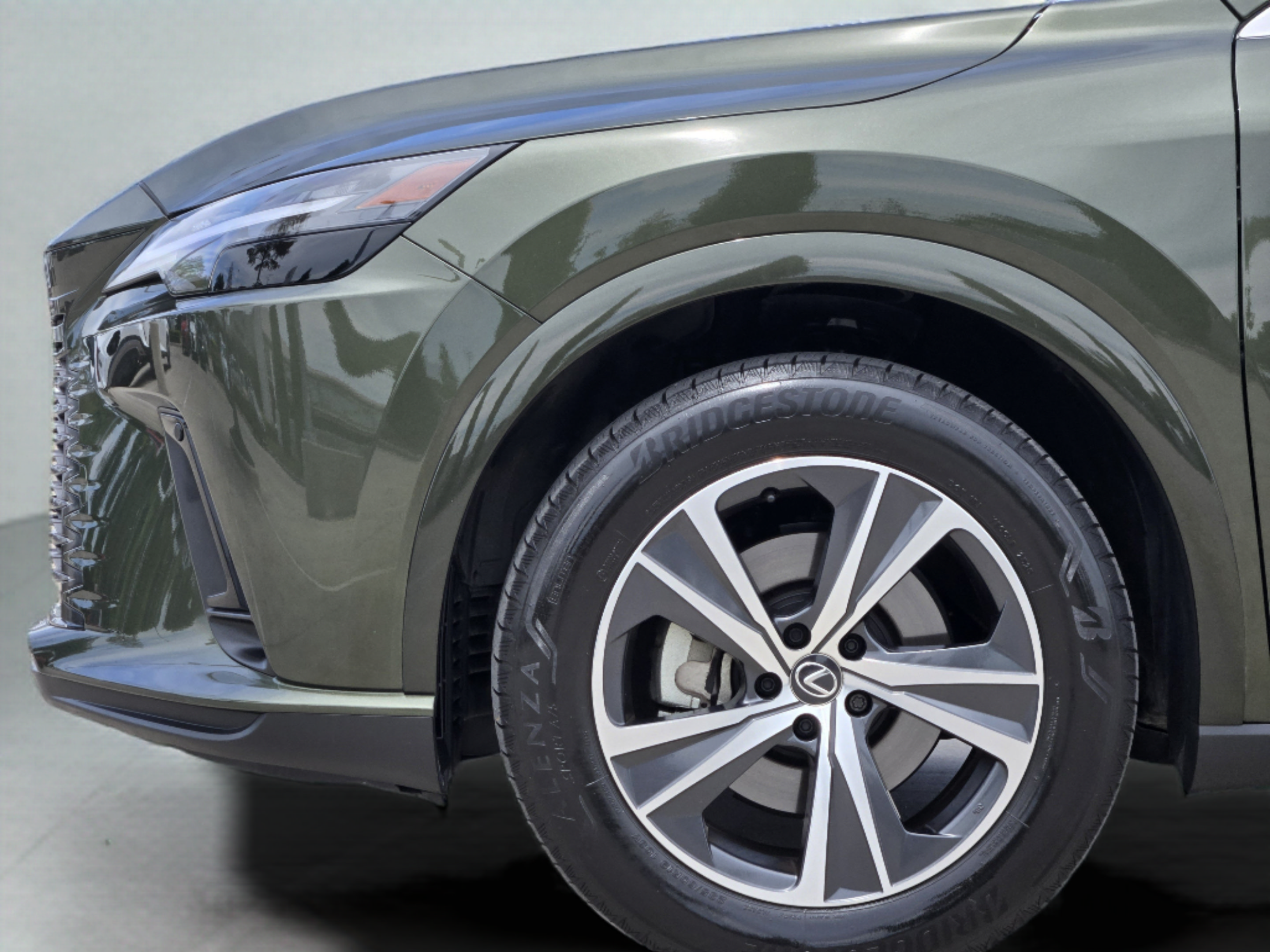 Used 2025 Lexus RX 350 Premium w/ Accessory Package (Z1) FWD image 35