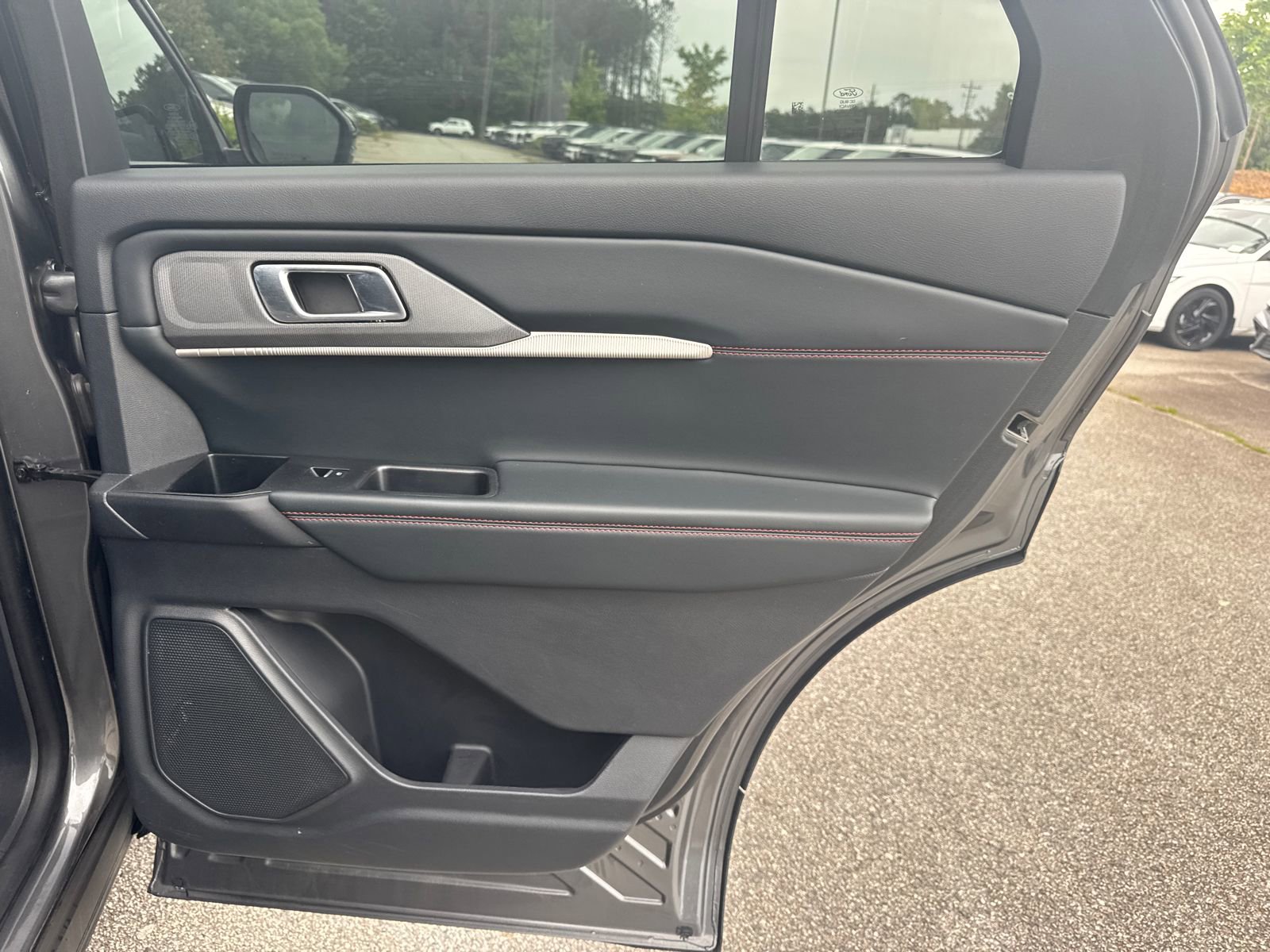 Used 2025 Ford Explorer ST-Line w/ ST-Line Street Pack AWD/4WD image 16