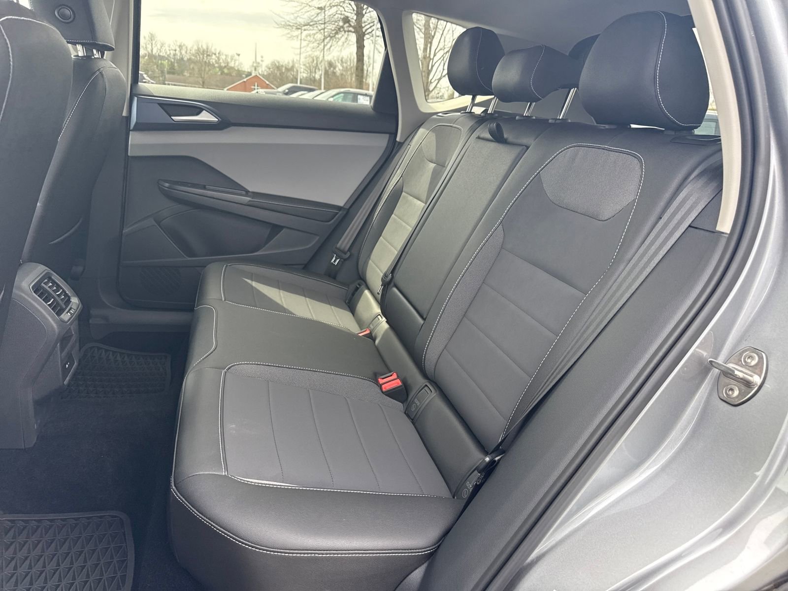 Certified 2024 Volkswagen Taos SE image 40