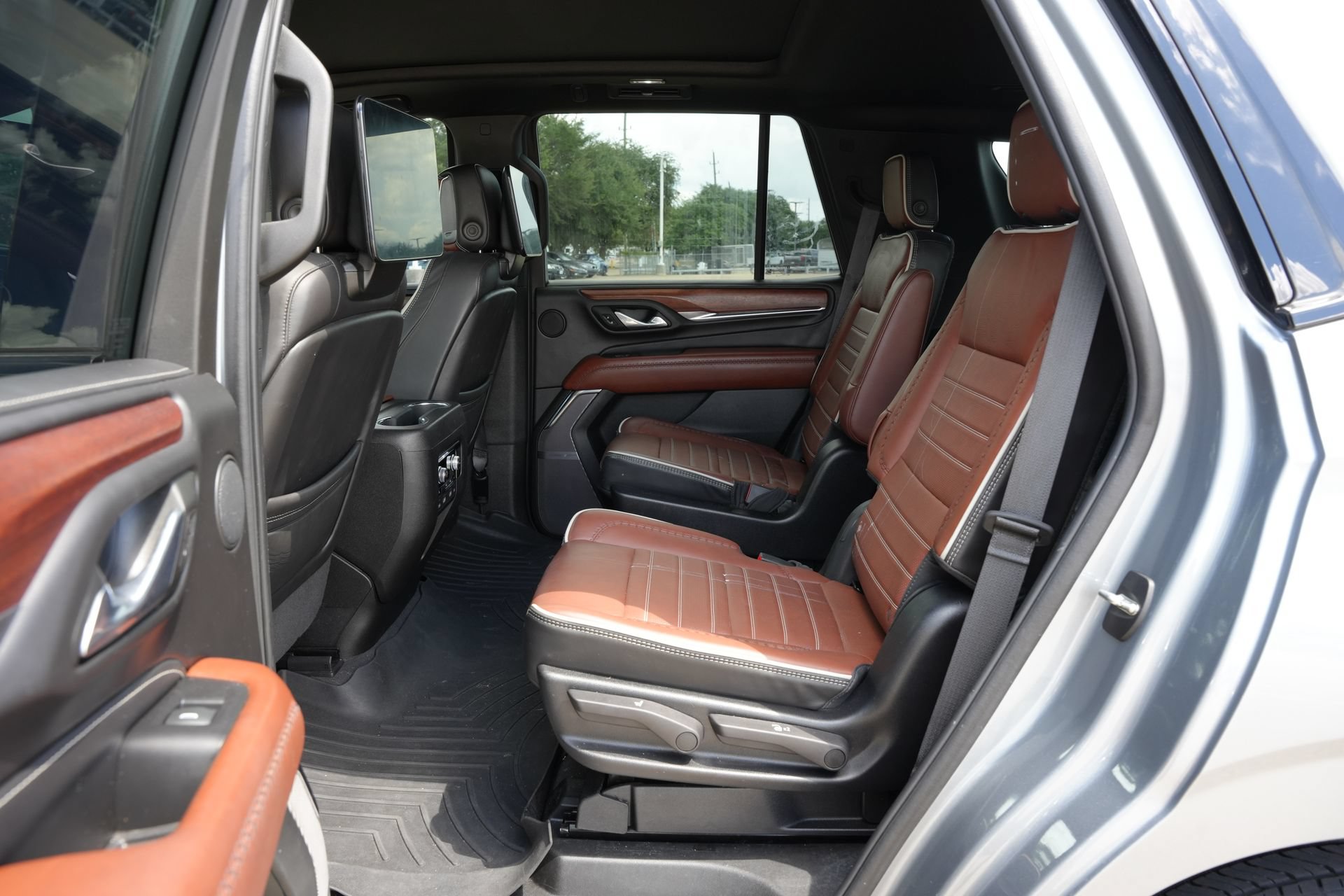 Used 2024 GMC Yukon Denali Ultimate AWD/4WD image 21