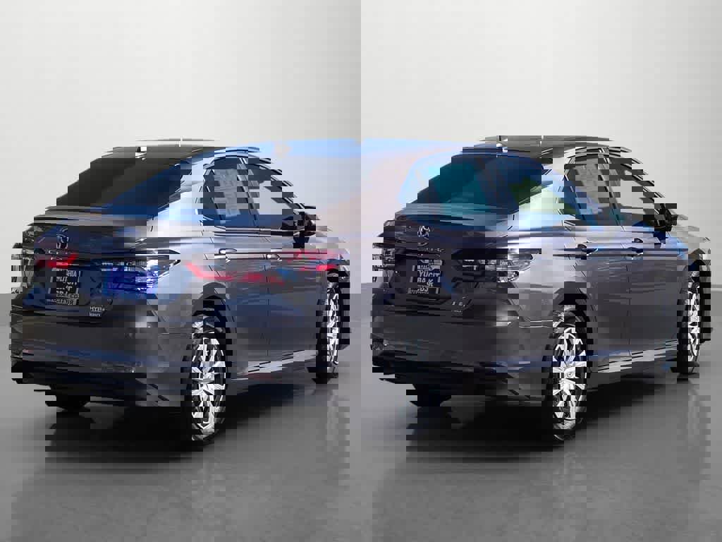 Used 2022 Toyota Camry LE image 6