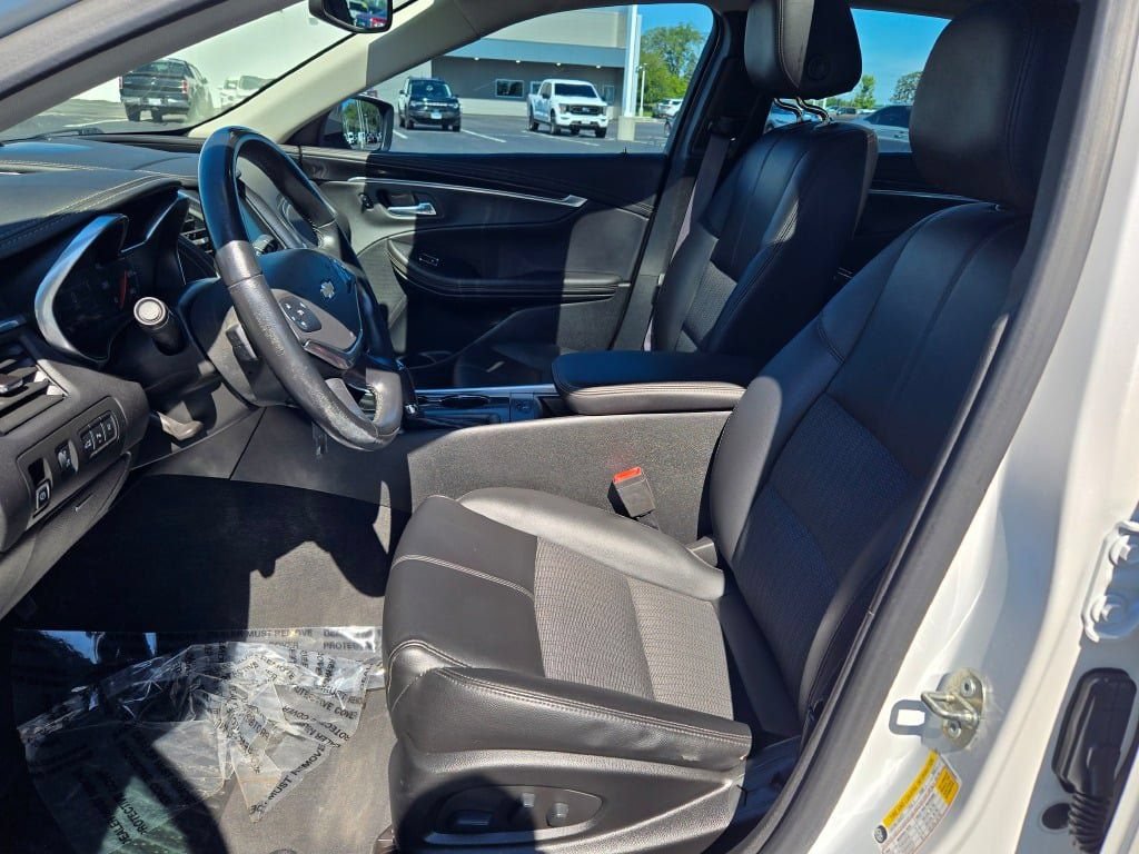 Used 2017 Chevrolet Impala LT w/ Convenience Package FWD image 20