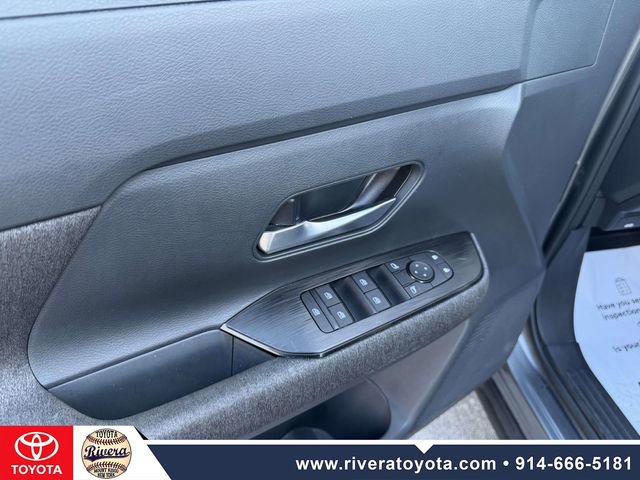 Used 2025 Nissan Kicks SV image 12