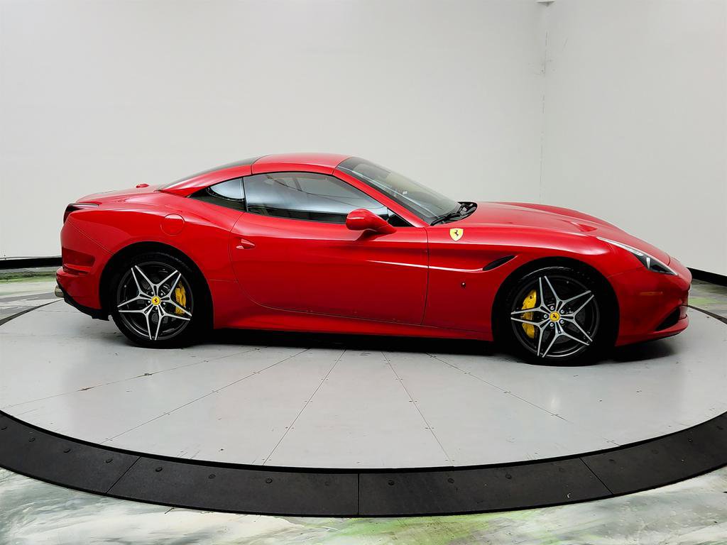 Used 2016 Ferrari California T image 4