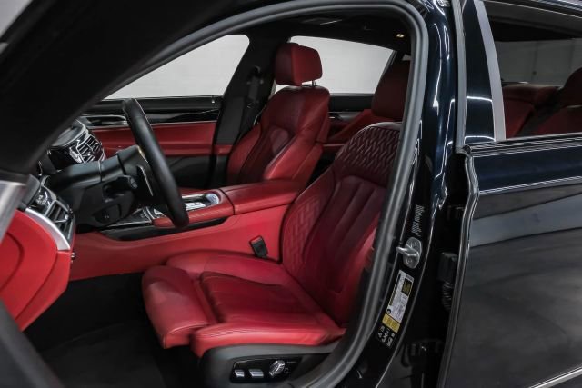 Used 2018 BMW M760i xDrive image 36