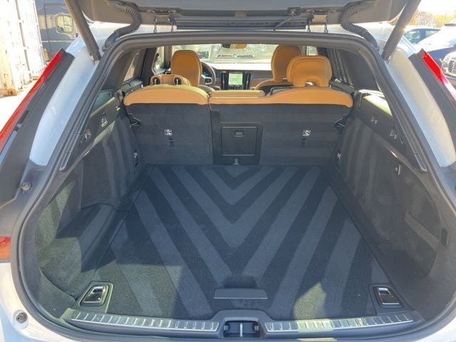 Certified 2025 Volvo V90 B6 Cross Country Ultra w/ Climate Package AWD/4WD image 19