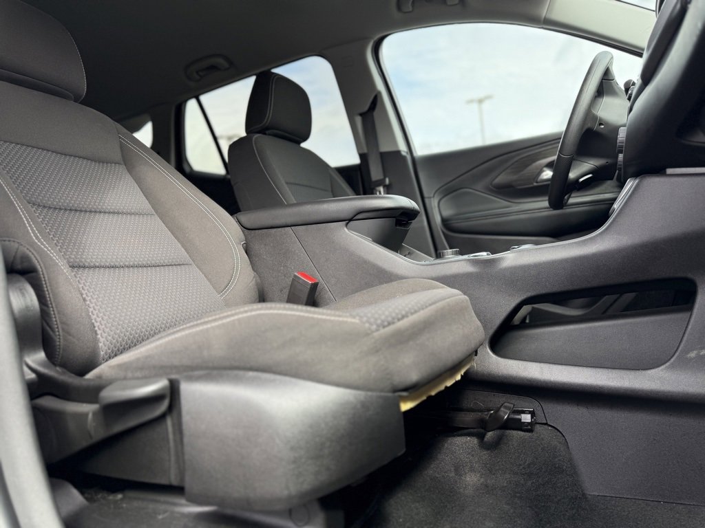 Used 2024 GMC Terrain SLE image 23