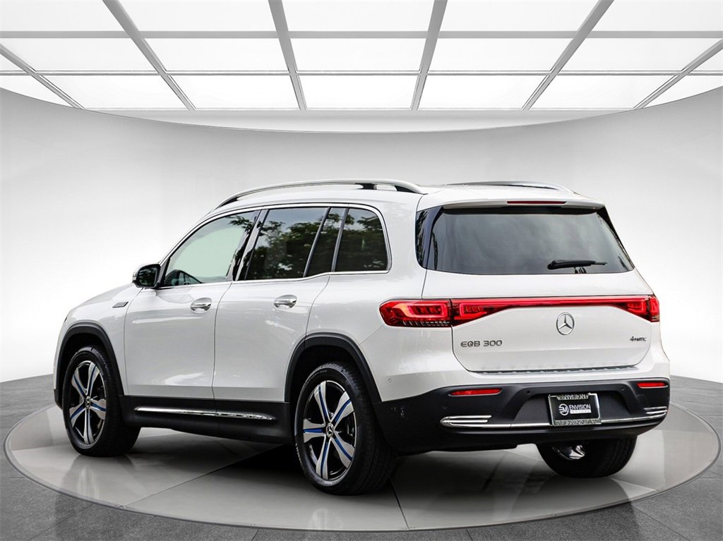 Used 2022 Mercedes-Benz EQB 300 4MATIC image 2