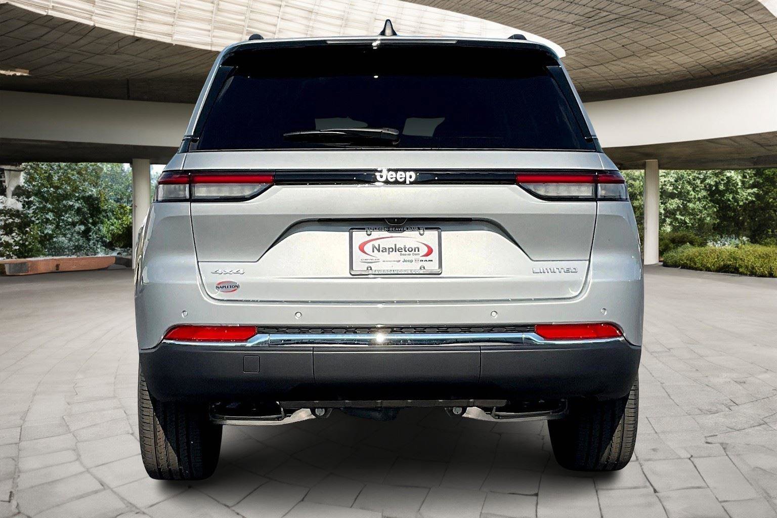 New 2025 Jeep Grand Cherokee Limited w/ Trailer Tow Package image 4
