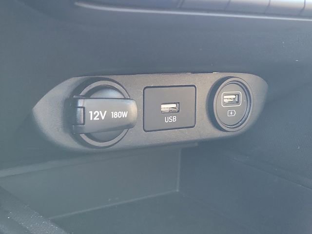 Used 2022 Hyundai Elantra SEL image 31