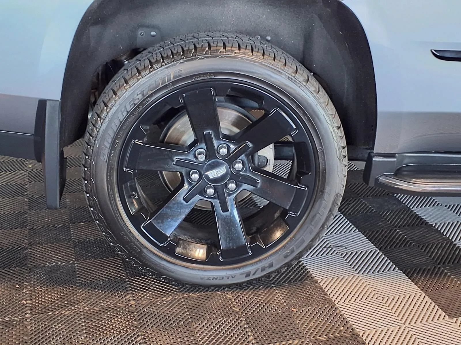 Used 2020 Cadillac Escalade Luxury w/ Escalade Sport Edition AWD/4WD image 10