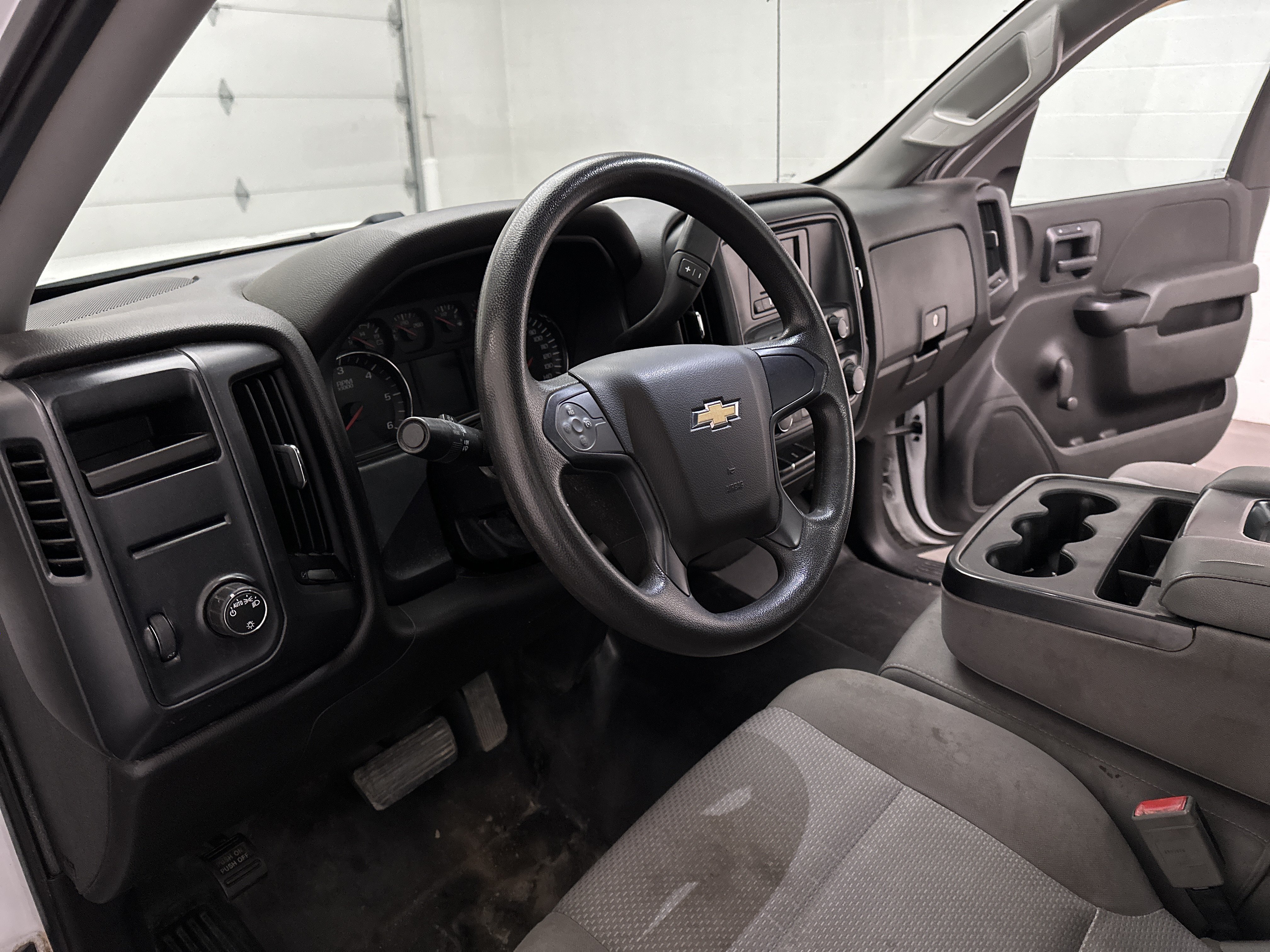 Used 2015 Chevrolet Silverado 1500 W/T RWD image 16