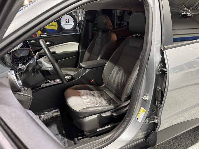 Used 2024 Chevrolet Trax LT w/ Sunroof Package image 25