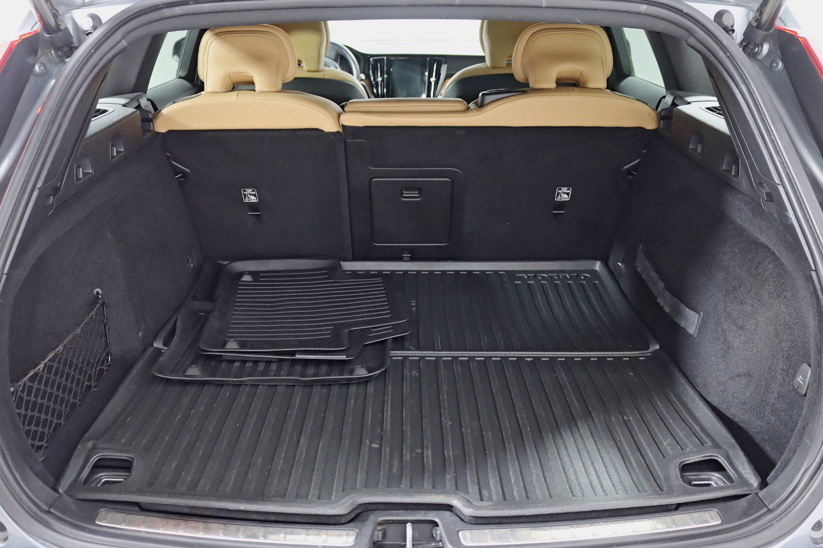 Used 2020 Volvo V60 T5 Cross Country image 37