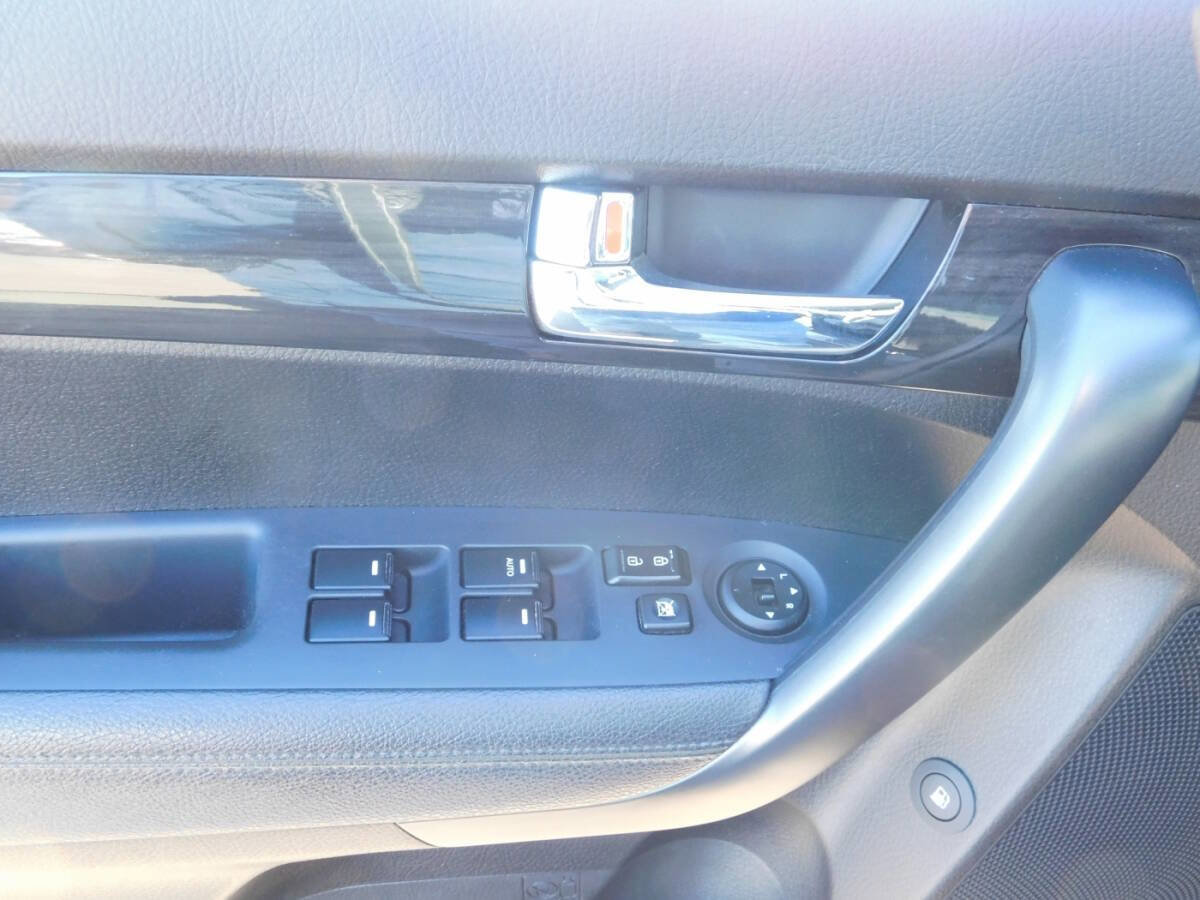 Used 2013 Kia Sorento LX image 16