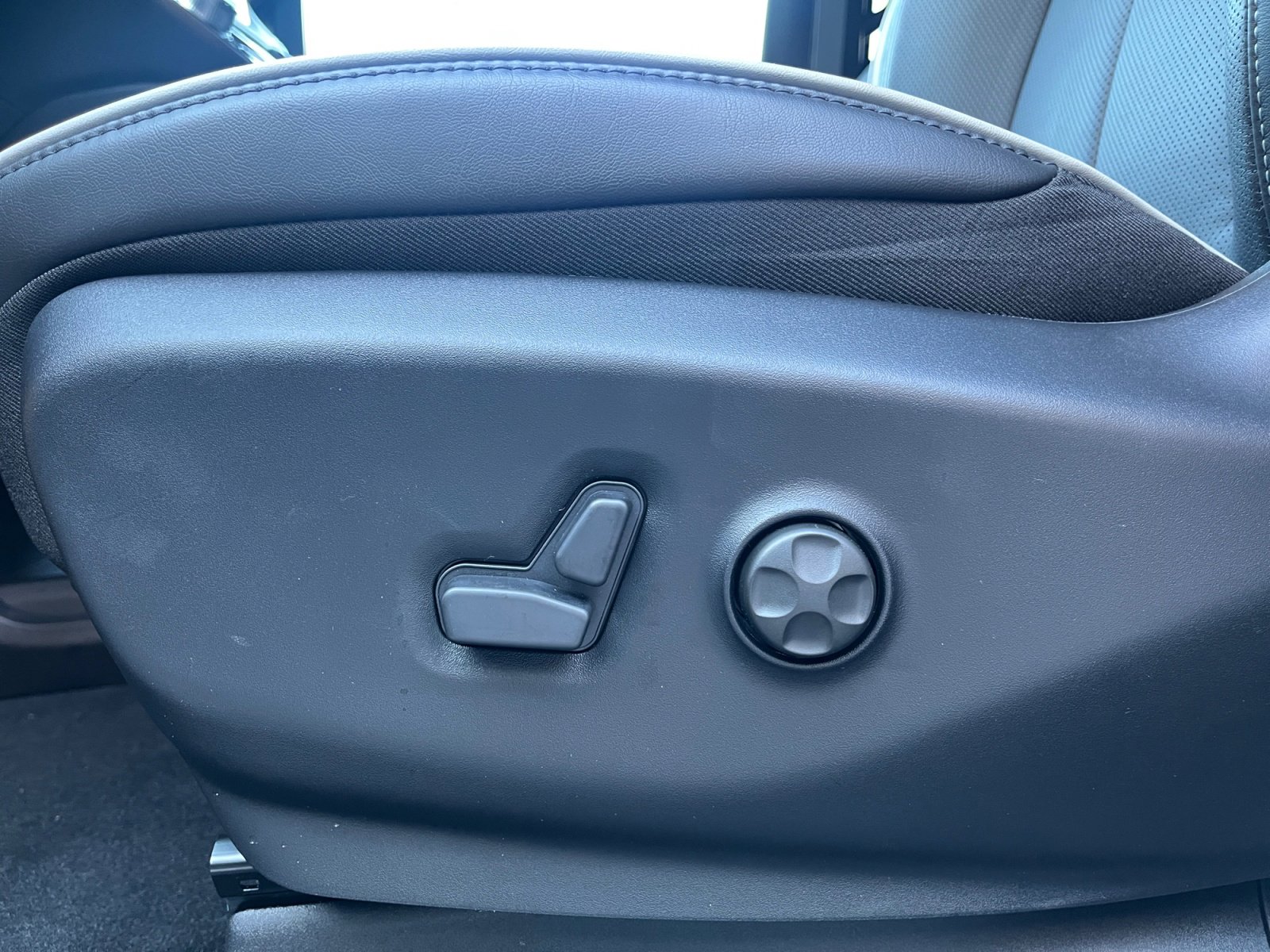 New 2026 Chrysler Pacifica Limited w/ S Appearance Package image 13