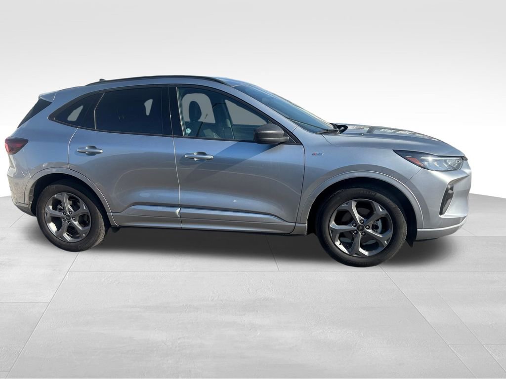 Used 2024 Ford Escape ST-Line w/ Cold Weather Package FWD image 8